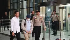 Bupati Lombok Barat Lalu Ahmad Zaini Bungkam saat Tiba di KPK