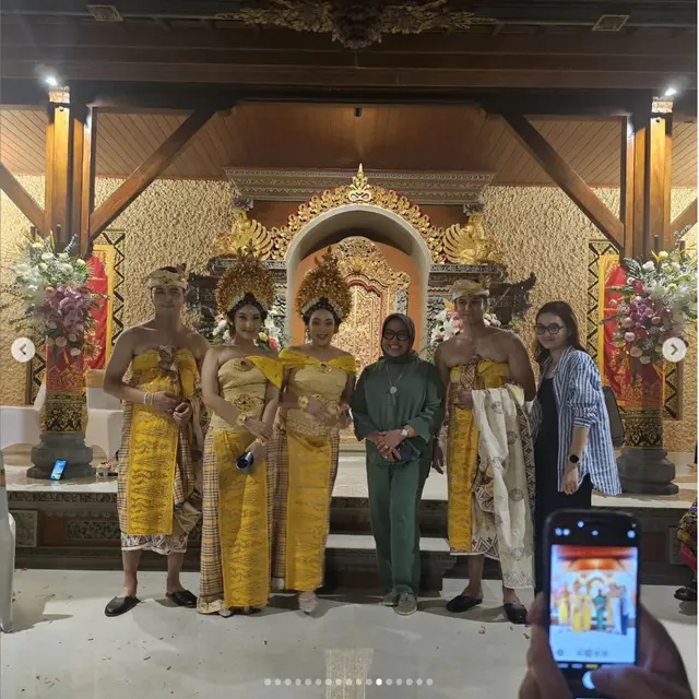 6 Potret Antonio Blanco Jalani Upacara Potong Gigi, Didampingi Zoe Meski Beda Agama