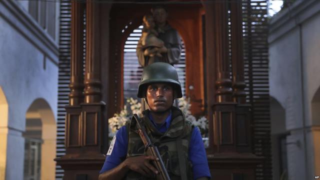 Tentara Sri Lanka berjaga. (AP)