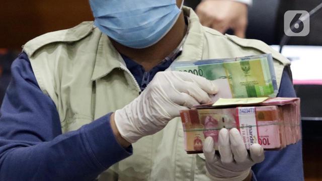 Uang Rp1 miliar Jadi Barang Bukti OTT Wakil Ketua DPRD Provinsi Jawa Timur Sahat Tua Simanjuntak