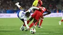 Para penyerang Prancis sempat frustrasi setelah kesulitan mencetak gol. (ROMAIN PERROCHEAU / AFP)