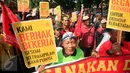 Pengemudi becak bermotor (bentor) melakukan orasi di depan Gedung DPRD DIY, Rabu (30/3/2016). Dalam aksinya, mereka menuntut hentikan razia bentor dan melegalkan moda transportasi tersebut. (Foto: Boy Harjanto)