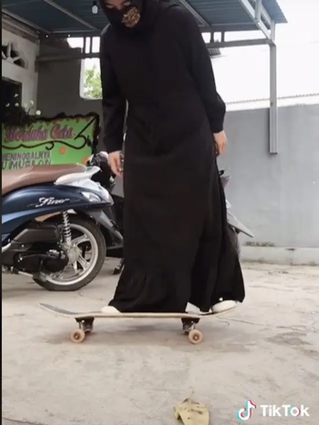 hijaber main skateboard