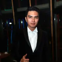 'Yang bikin kita seneng banget dijalan di stel lagu kita, terharu seneng dan bangga rasanya', kata Aldi Taher. (Deki Prayoga/Bintang.com)