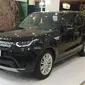 Land Rover Discovery mengusung mesin 2.0 liter turbo. (Septian / Liputan6.com)