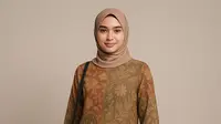 7 Tips Memilih Tunik Wanita Bertubuh Pendek Terlihat Tinggi, Persiapan Busana Idul Adha 2025