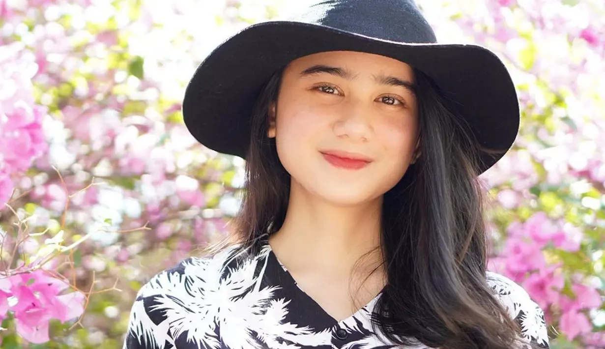 "Jadi aku manfaatin untuk bikin sesuatu karya dan kebetulan ada kesempatan dari salah satu penerbit untuk menjadikan sebuah pikiran yang selama ini cuma aku pendam di otak aku bisa dicurahkan dalam sebuah buku,” lanjutnya. (Instagram/tissabiani)