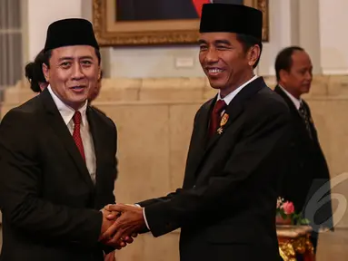 Presiden Joko Widodo resmi melantik Triawan Munaf sebagai Kepala Badan Ekonomi Kreatif di Istana Negara, Jakarta, Senin (26/1/2015). (Liputan6.com/Faizal Fanani)