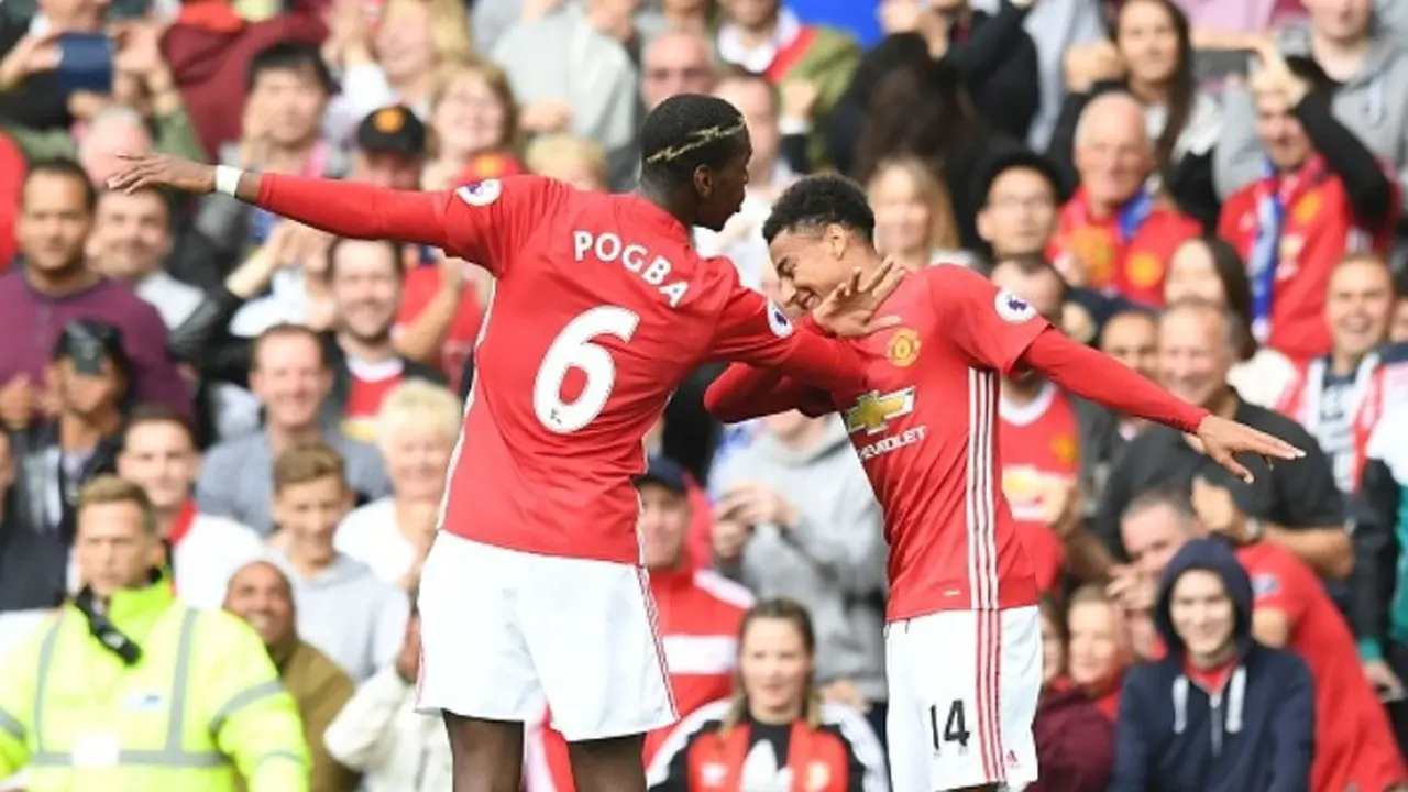 Paul Pogba ketika mencetak gol melawan Leicester City