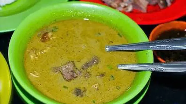Salah Satu Menu Kuliner Legendaris & Wajib Coba di Soto Sinar Pagi