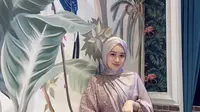 Inspirasi Model Hijab Khansa Mariska yang Modis dan Tetap Santun