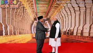 Momen Prabowo Disambut PM India Modi saat Tiba di KTT ke-18 BRICS