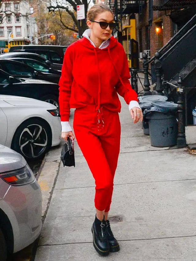 [Bintang] Best Friend Goals! Tips Padu-padan Gaya Athleisure Gigi Hadid-Kendall Jenner yang Super Attractive