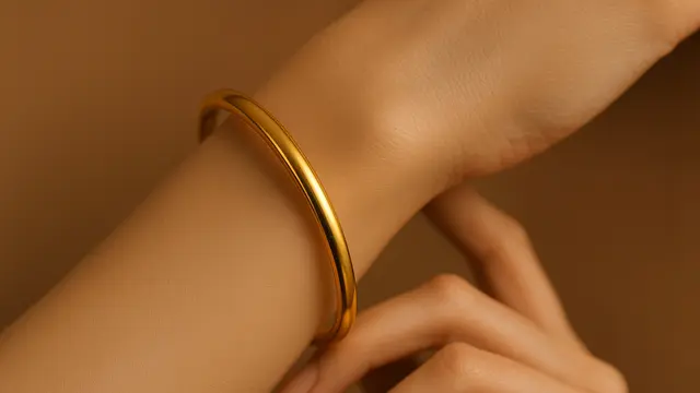 Desain Gelang Emas 24 Karat Kekinian 2025 yang Lagi Viral di Kalangan Ibu-Ibu