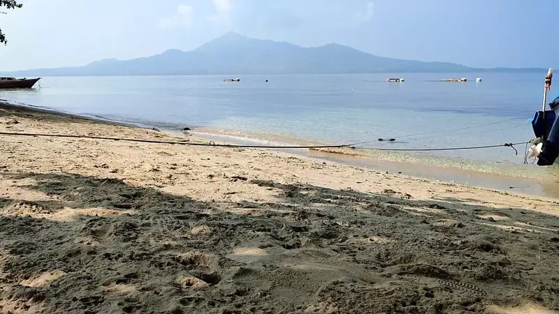 Pulau Siladen Manado menjadi salah satu tujuan wisatawan karena pasir putihnya yang eksotis.