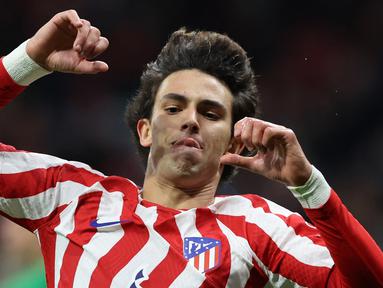 Chelsea menjadi salah satu klub yang aktif dalam setiap bursa transfer pemain, baik pada bursa transfer pemain di awal musim maupun tengah musim. The Blues kerap mendatangkan pemain-pemain dari luar Inggris seperti dari Liga Spanyol. Salah satu klub Liga Spanyol yang menjadi langganan The Blues dalam mendatangkan pemain adalah Atletico Madrid. Tercatat, 5 Pemain pernah didatangkan Chelsea dari Atletico Madrid, termasuk Joao Felix yang segera merapat. Berikut daftar kelima pemain tersebut. (AFP/Pierre-Philippe Marcou)