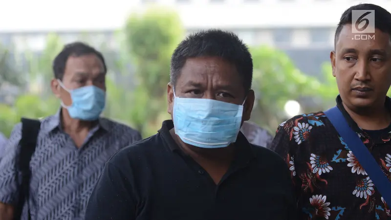 Kenakan Masker, Hakim PN Balikpapan yang Terjaring OTT Tiba di KPK