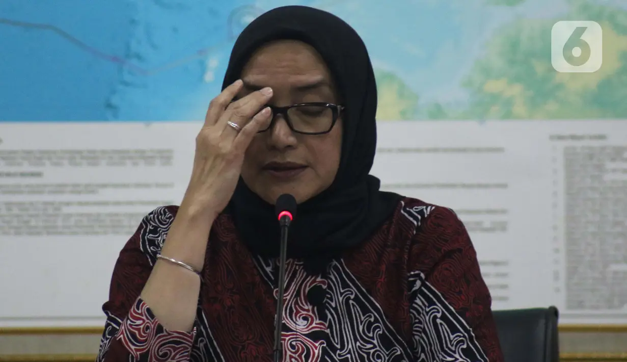 Komisioner KPU RI, Evi Novida Ginting saat memberi keterangan terkait pernyataan sikap KPU RI terhadap putusan DKPP di Gedung KPU RI, Jakarta, Kamis (19/3/2020). Evi Novida Ginting menyatakan keberatan dan akan mengajukan gugatan atas putusan DKPP. (Liputan6.com/Helmi Fithriansyah)