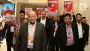 Calon ketua umum PSSI, La Nyalla Mattaliti tiba pada Kongres Luar Biasa (KLB) PSSI di Hotel Shangri-La, Jakarta Pusat, Kamis (16/2/2023). KLB ini akan memilih 15 Eksekutif Komite (Exco) PSSI untuk periode 2023-2027 yang terdiri dari satu Ketum, dua Wakil Ketua Umum (Waketum), dan 12 anggota Exco. (Liputan6.com/Herman Zakharia)