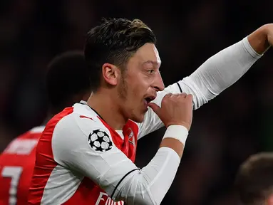 Mesut Ozil mencetak hattrick saat Arsenal hempaskan Ludogorets 6-0 dalam laga Grup A Liga Champions di Stadion Emirates, Kamis (20/10/2016) dini hari WIB. (AFP/Ben Stansall)