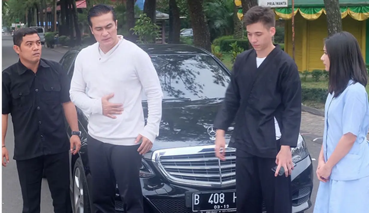 Sinetron Boy akan ditayangkan di SCTV mulai Senin, 17 April 2017 mulai pukul 19.45 WIB. Sinetron ini dibintangi Stefan William, Jessica Milla, Mischa Chandrawinata, Prisia Nasution, Adjie Pangestu dan Willy Dozan. (Instagram/celine_evangelista)