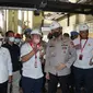 Wakapolda Metro Jaya melakukan sidak ke sebuah pabrik di Kota Tangerang. Hal ini dilakukan untuk pengendalian polusi atau pencemaran udara di Ibu Kota. (Liputan6.com/Pramita Tristiawati)