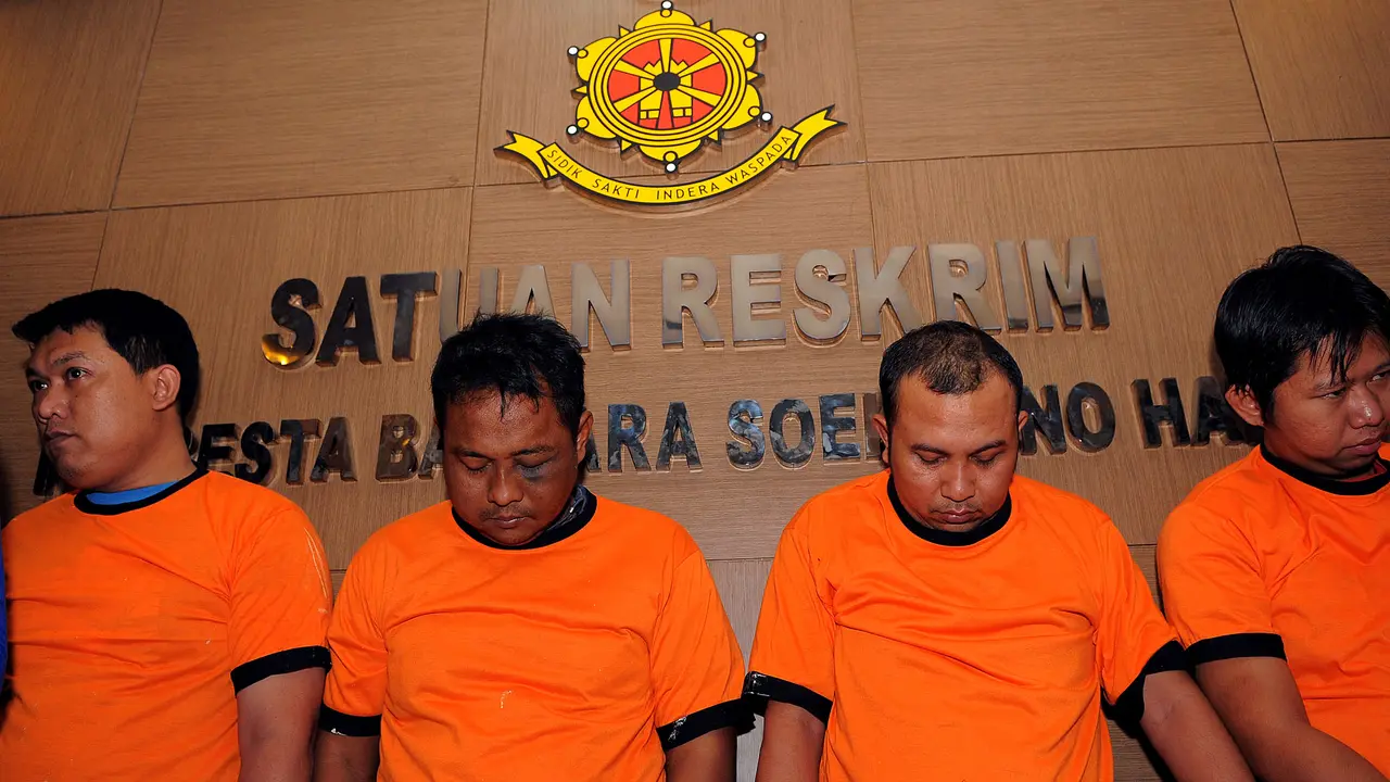 [FOTO] Waspada, Pembiusan Incar Para TKI