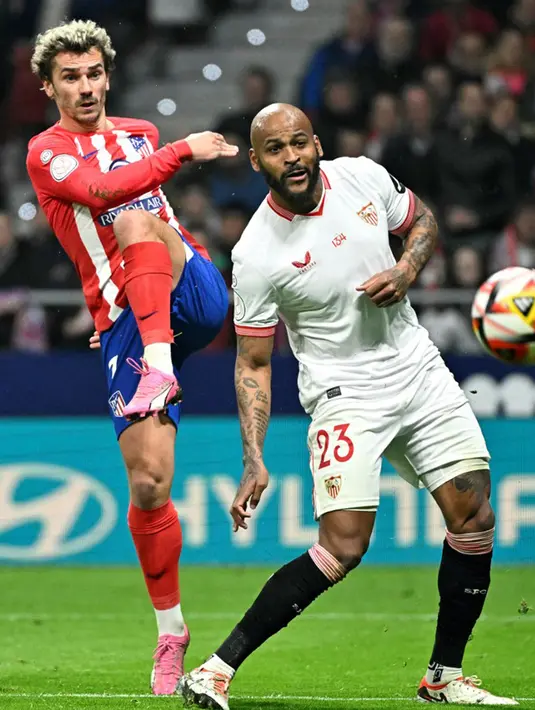 Memasuki babak kedua, Diego Simeone memasukkan Angel Correa dan Memphis Depay. Keputusan ini terbukti jitu. Menit ke-79, Correa memberi assist yang dituntaskan Depay menjadi gol. (JAVIER SORIANO/AFP)