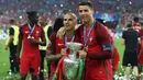 Tidak ada yang meragukan kemampuan dan eksistensi Cristiano Ronaldo bersama Timnas Portugal. Saking mendominasinya, pengaruh negatif justru dirasakan oleh 5 pemain berikut yang pensiun lebih cepat akibat sering menjadi kekasih bayangan alias pemain cadangan. (AFP/Valery Hache)