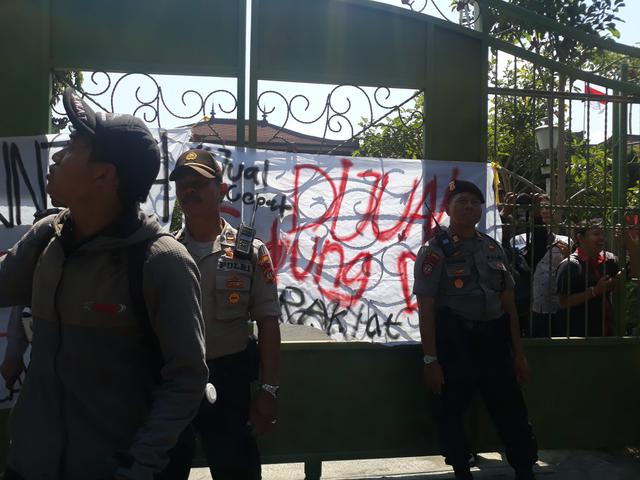 Sepi Saat Didemo Kantor Dprd Bali Dijual Mahasiswa Regional Liputan6 Com