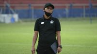 Pelatih Persik Kediri, Joko Susilo. (Bola.com/Gatot Susetyo)