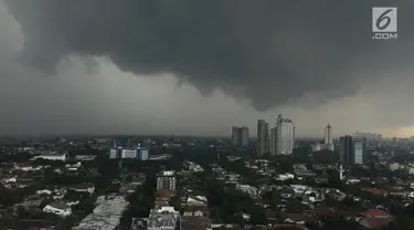 BMKG memprediksi Jakarta Selatan dan Barat akan diguyur hujan kilat sore hari ini.