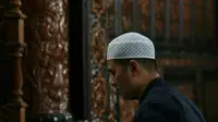 Cawagub Sumatera Utara Musa Rajekshah melakukan itikaf di Masjid sambil menunggu hasil Quick Count Pilgub Sumut 2018 (Liputan6.com/Reza Efendi)