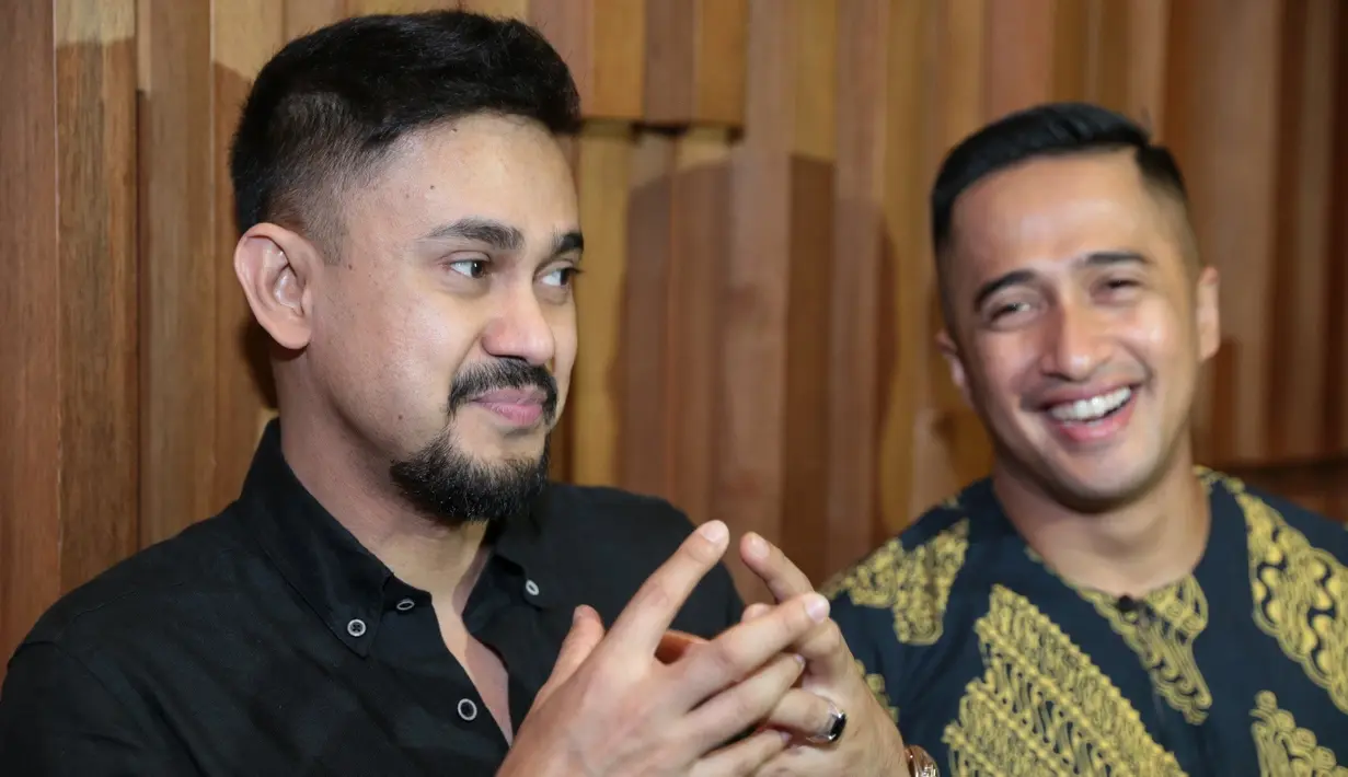 Para presenter kondang yang terkenal dengan D’T3rong Plus, seperti Irfan Hakim, Rina Nose, Ramzi, dan Gilang Dirga akan hadir juga untuk acara komedi saat jam prime time yang akan mengandung pesan moral di dalamnya. (Adrian Putra/Bintang.com)