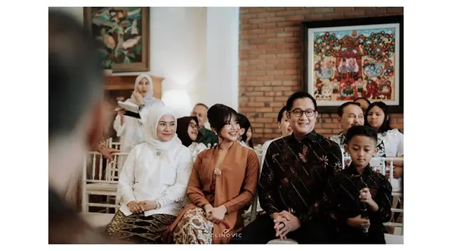 Tetap akur kompak meski sudah cerai, 6 potret manis Ikke Nurjanah dan Aldi Bragi dampingi anak lamaran