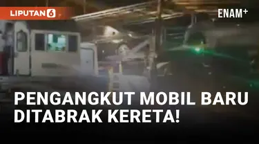 Detik-detik Kereta Tabrak Truk Pengakut Mobil Baru di Mojokerto