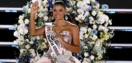 Joheirry Mola Dominguez dari Republik Dominika merayakan kemenangannya setelah dimahkotai sebagai Miss World edisi ke-75 di 2 April Square, Nha Trang, Provinsi Khanh Hoa, pada 5 September 2026. (Nhac NGUYEN/AFP)