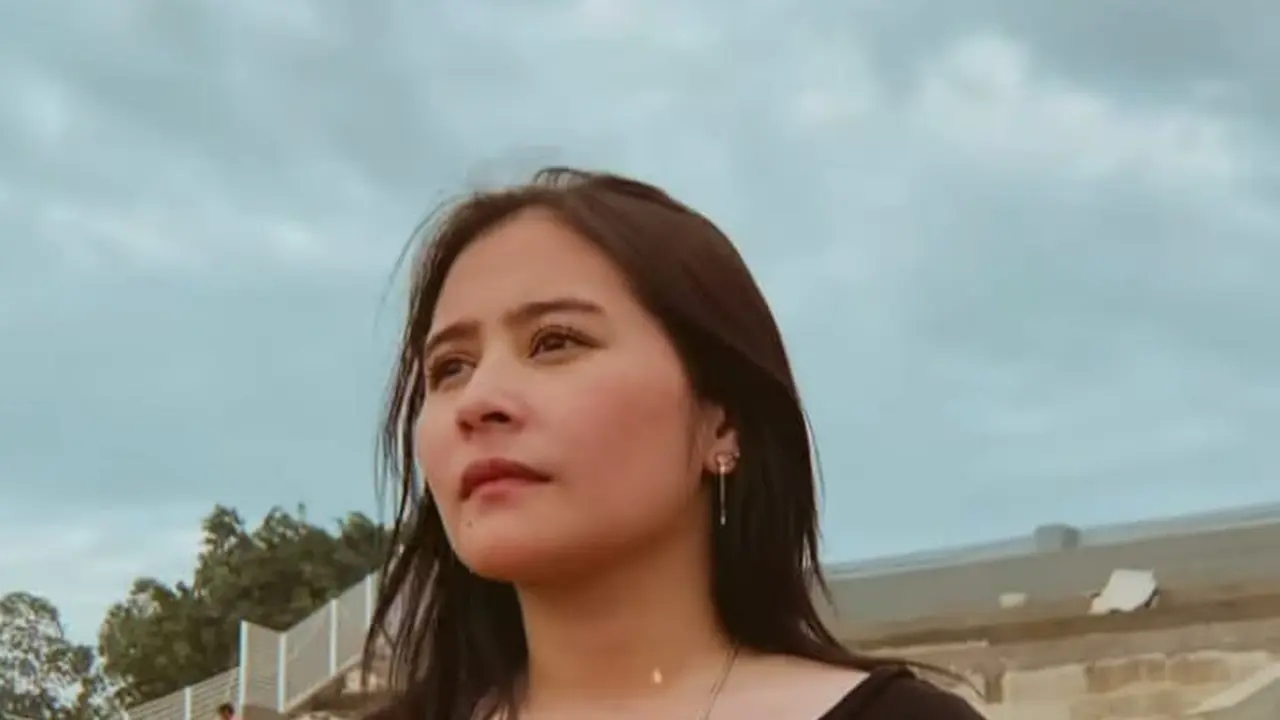 Prilly Latuconsina Nonton Latihan Persikota