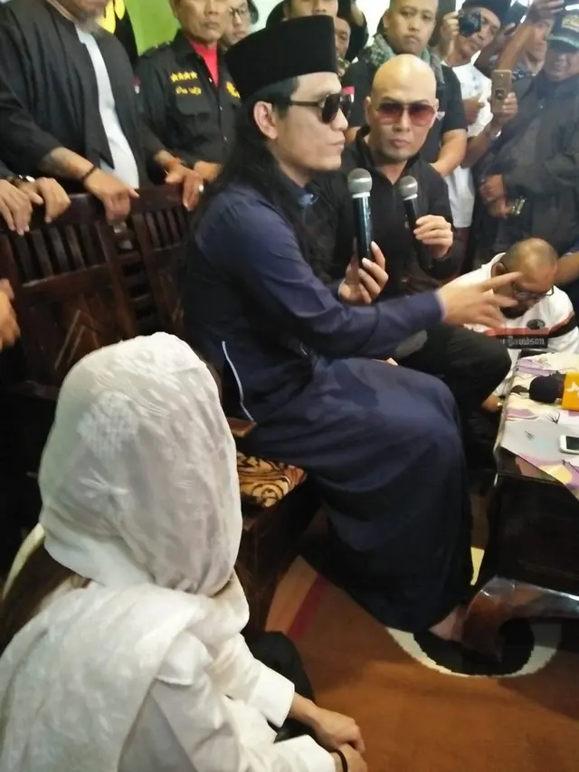 6 Momen Persahabatan Deddy Corbuzier dan Gus Miftah dari Mualaf Hingga Kini
