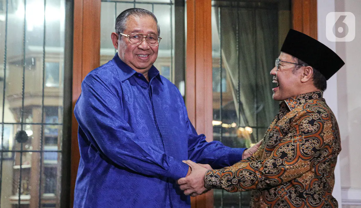 Ketua Umum Partai Kebangkitan Bangsa (PKB) Muhaimin Iskandar  bertemu dengan Ketua Majelis Tinggi Partai Demokrat, Susilo Bambang Yudhoyono (SBY) di Puri Cikeas Bogor Jawa Barat, Rabu (3/5/2023). (Liputan6.com/Faizal Fanani)