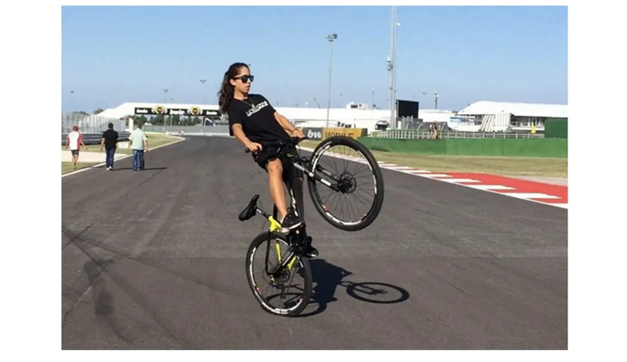 Pada balapan Moto3 musim 2015 itu Maria Herrera meraih 9 poin dan penampilan terbaiknya saat finis ke-11 GP Australia. (Bola.com/Instagram/Maria Herrera)