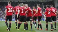 Manchester United's Ander Herrera celebrates scoring their second goal with Wayne Rooney and teammates Action Images via Reuters / Carl Recine