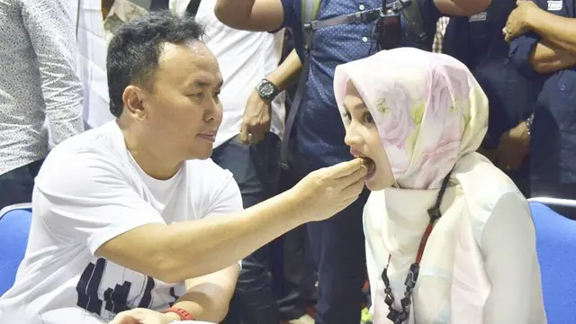 6 Momen Romantis Sugianto Sabran, Mantan Suami Ussy Sulistiawaty dan Istrinya