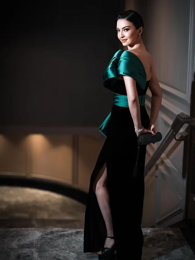 Gaya Bold Elegan Raline Shah Kondangan di Kuala Lumpur Kenakan Dua Dress Berbeda, Gandeng Sahabat yang Dikira Pacar