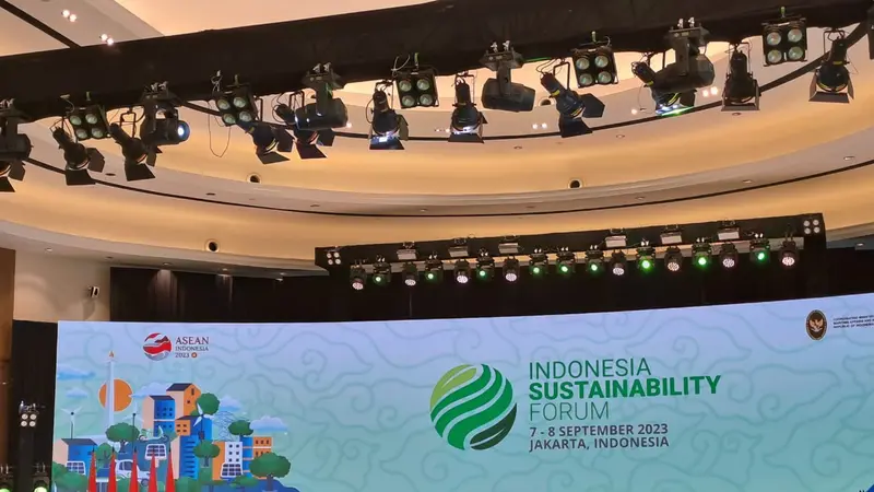 Special Envoy atau Perwakilan Presiden untuk The Global Blended Finance Alliance (GBFA), Mari Elka Pangestu, dalam acara Indonesia Sustainability Forum (ISF)2023, Jakarta, Jumat (8/9/2023). (Ayu/Merdeka.com)