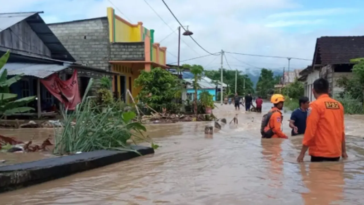 Kondisi banjir yang terjadi di Kabupaten Bolmong, Sulut, akibat tingginya curah hujan dalam beberapa hari terakhir.