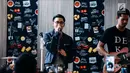 Penyanyi Afgan tampil menghibur penggemar saat launching album terbaru berjudul Dekade di Jakarta, Rabu (28/2). Afgan mempersembahkan album kelimanya, Dekade, sebagai hadiah untuk para fansnya Afganisme. (Liputan6.com/Faizal Fanani)