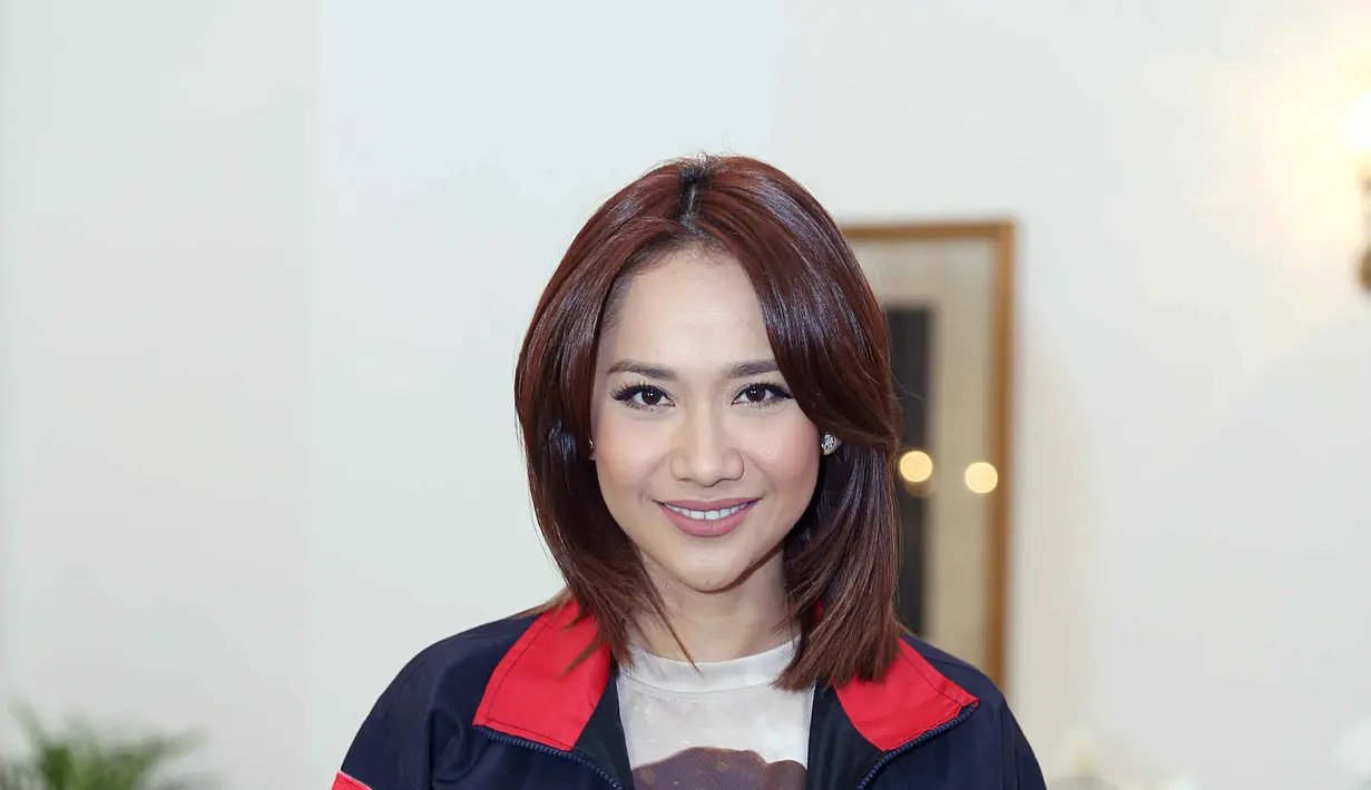 Berbeda dengan pemeran atlet lain, BCL mendapatkan pelatihan memanah hanya 5 hari. Sedangkan Chelsea Islan dan Tara Basro 2-3 bulan. (Nurwahyunan/Bintang.com)