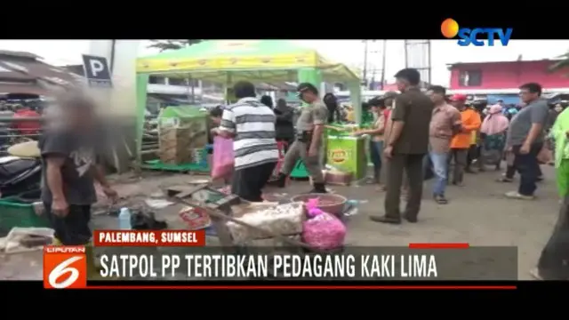 Satpol PP Tertibkan PKL Pasar Ulu Palembang