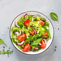 Ilustrasi salad sayur/copyright shutterstock/nadianb
